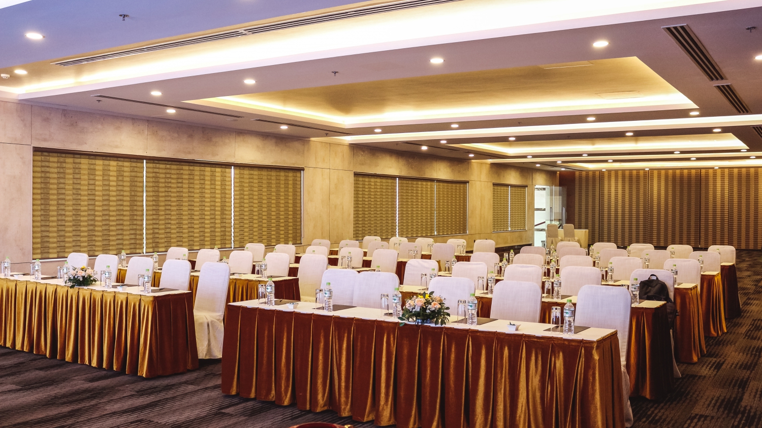 CONTEMPORARY MEETING ROOMS
